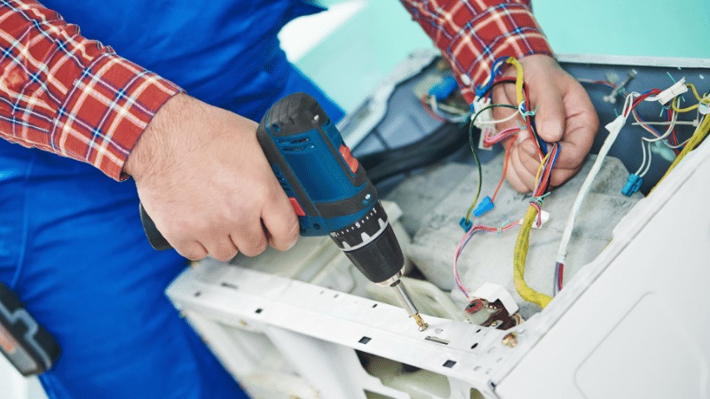 Küçükçekmece Daikin Daikin çamaşır makinesi kart tamiri – Su almama arızası orijinal parça ile giderildi. - Teknik servis örneği